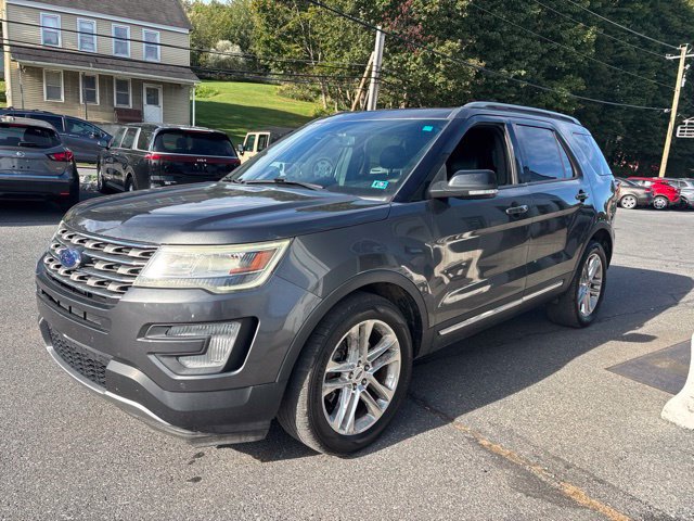 Used 2016 Ford Explorer XLT w/ Equipment Group 202A AWD/4WD image 3