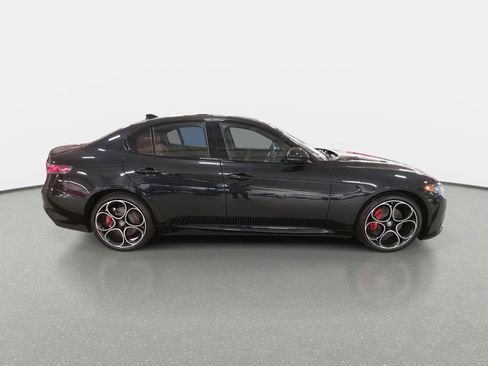 New 2025 Alfa Romeo Giulia w/ Veloce Package Rwd image 4