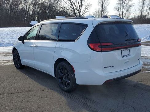 New 2026 Chrysler Pacifica Select w/ S Appearance Package image 3