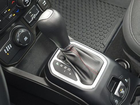 Used 2023 Jeep Renegade Latitude w/ Sun/Sound Group image 21