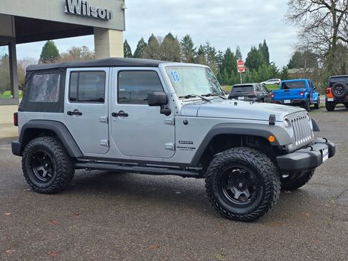 Used 2018 Jeep Wrangler Unlimited Sport w/ Connectivity Group image 3