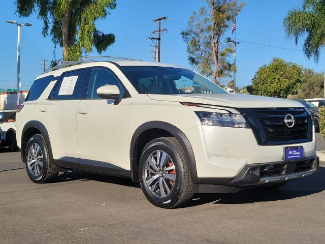 Used 2023 Nissan Pathfinder SL w/ Lighting Package (N92) FWD image 1