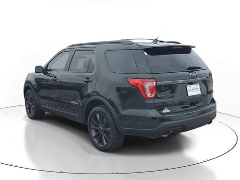 Used 2019 Ford Explorer XLT w/ Equipment Group 202A image 3