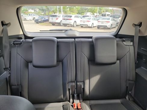 Used 2021 Volkswagen Atlas SE w/ Towing Package FWD image 17