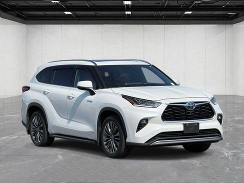 Used 2021 Toyota Highlander Platinum AWD/4WD image 3