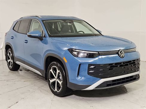 New 2026 Volkswagen Tiguan SE image 8