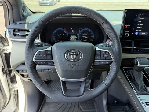 Certified 2025 Toyota Sienna Limited AWD/4WD image 24