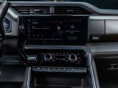 Used 2025 GMC Sierra 2500 Denali image 23