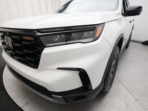 Certified 2025 Honda Pilot TrailSport image 23