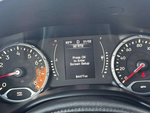 Used 2016 Jeep Renegade Latitude AWD/4WD image 37