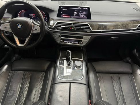 Used 2022 BMW 740i w/ Premium Package RWD image 2