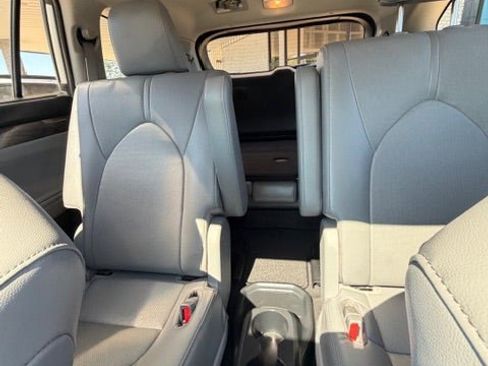 Used 2022 Toyota Highlander Limited image 15