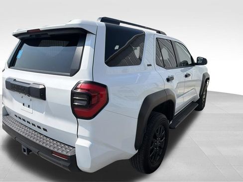 Used 2025 Toyota 4Runner SR5 AWD/4WD image 31