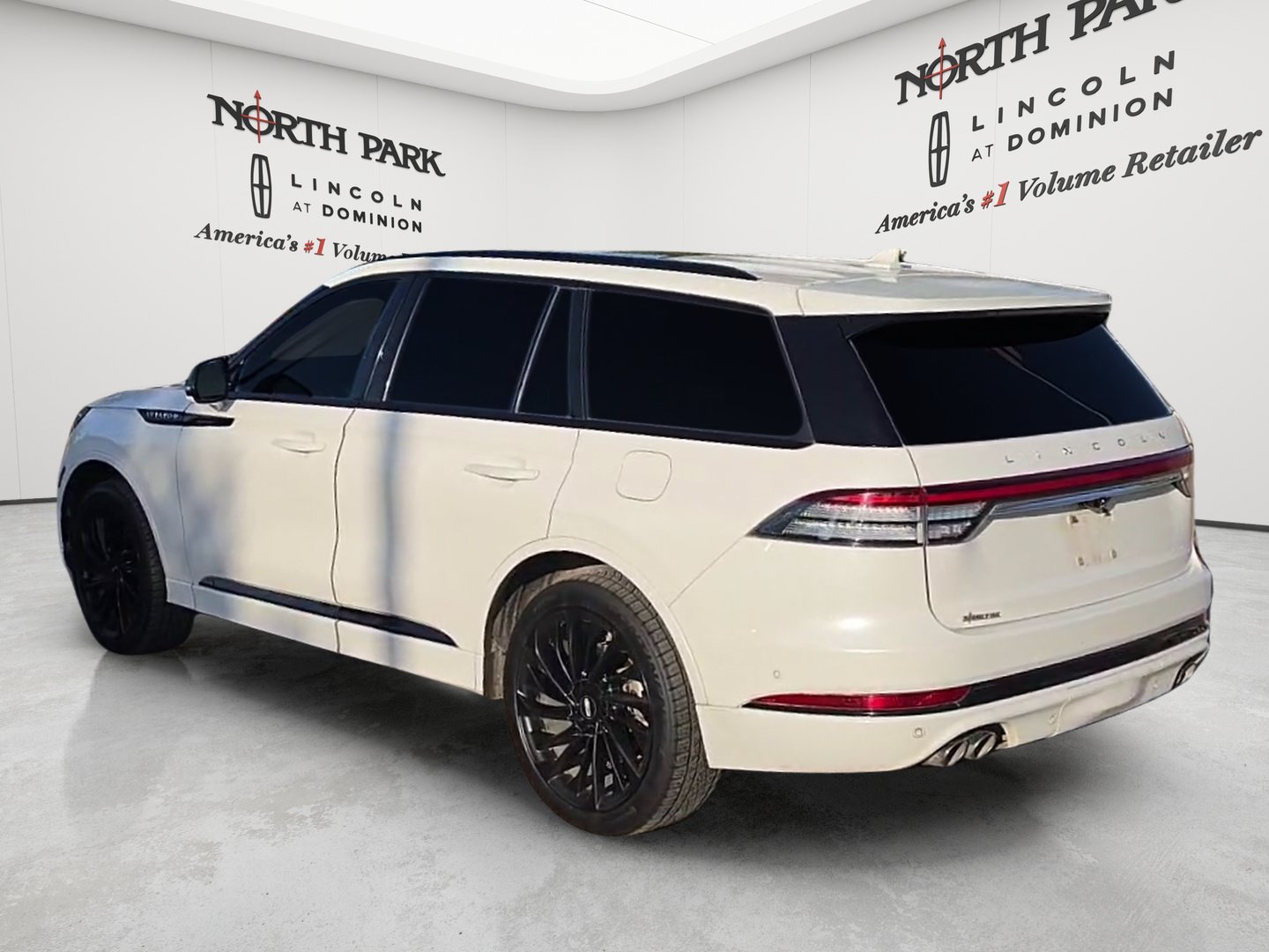 Used 2022 Lincoln Aviator Reserve w/ Equipment Group 201A AWD/4WD image 3