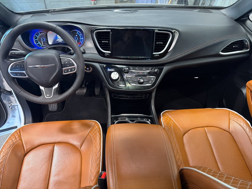 Used 2024 Chrysler Pacifica Pinnacle FWD image 6
