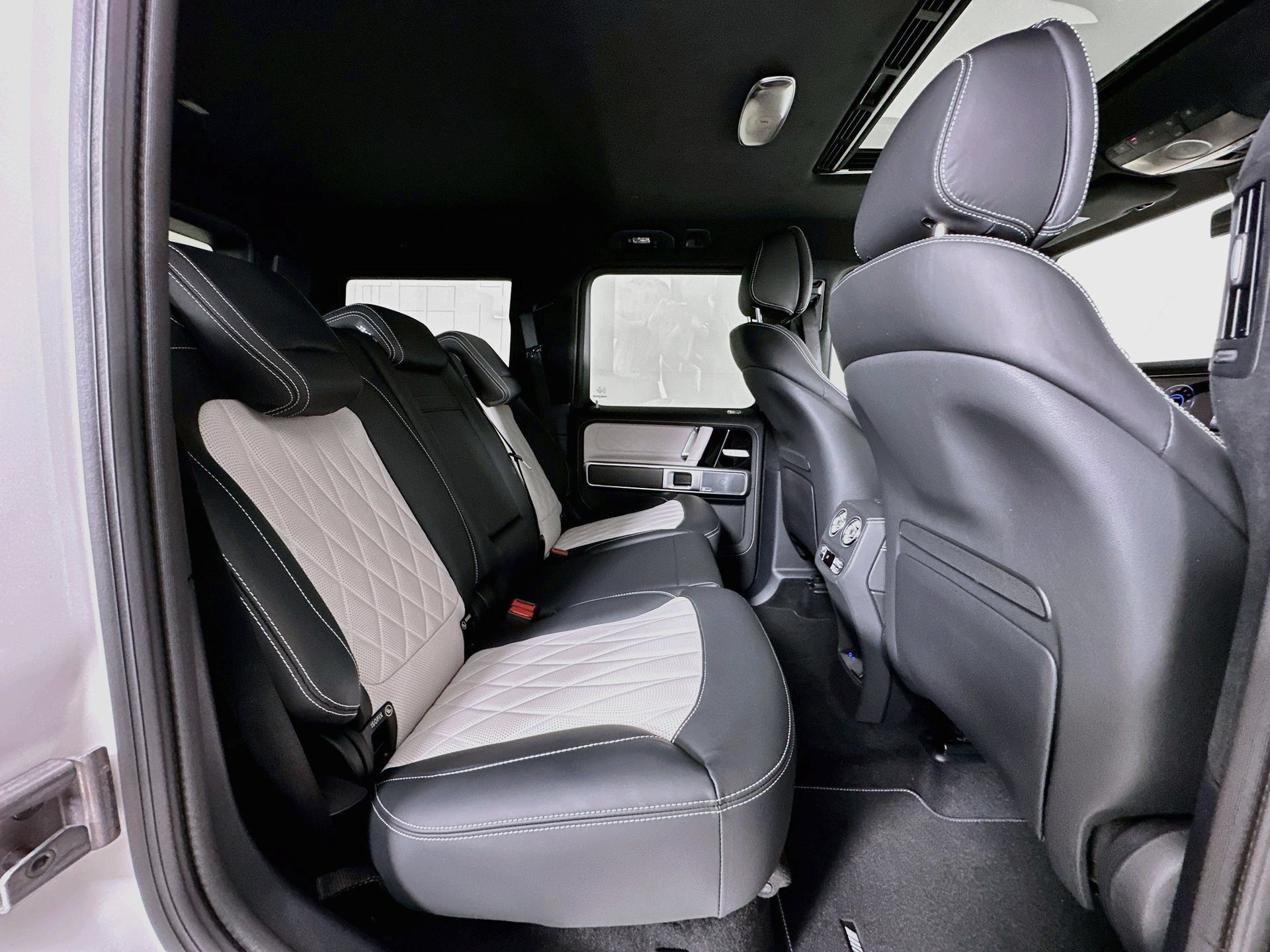 New 2027 Mercedes-Benz G 580 e image 30