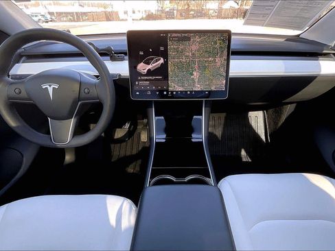 Used 2020 Tesla Model Y Long Range image 16