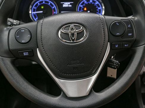 Used 2017 Toyota Corolla LE w/ Carpet Mat Package (TMS) FWD image 31