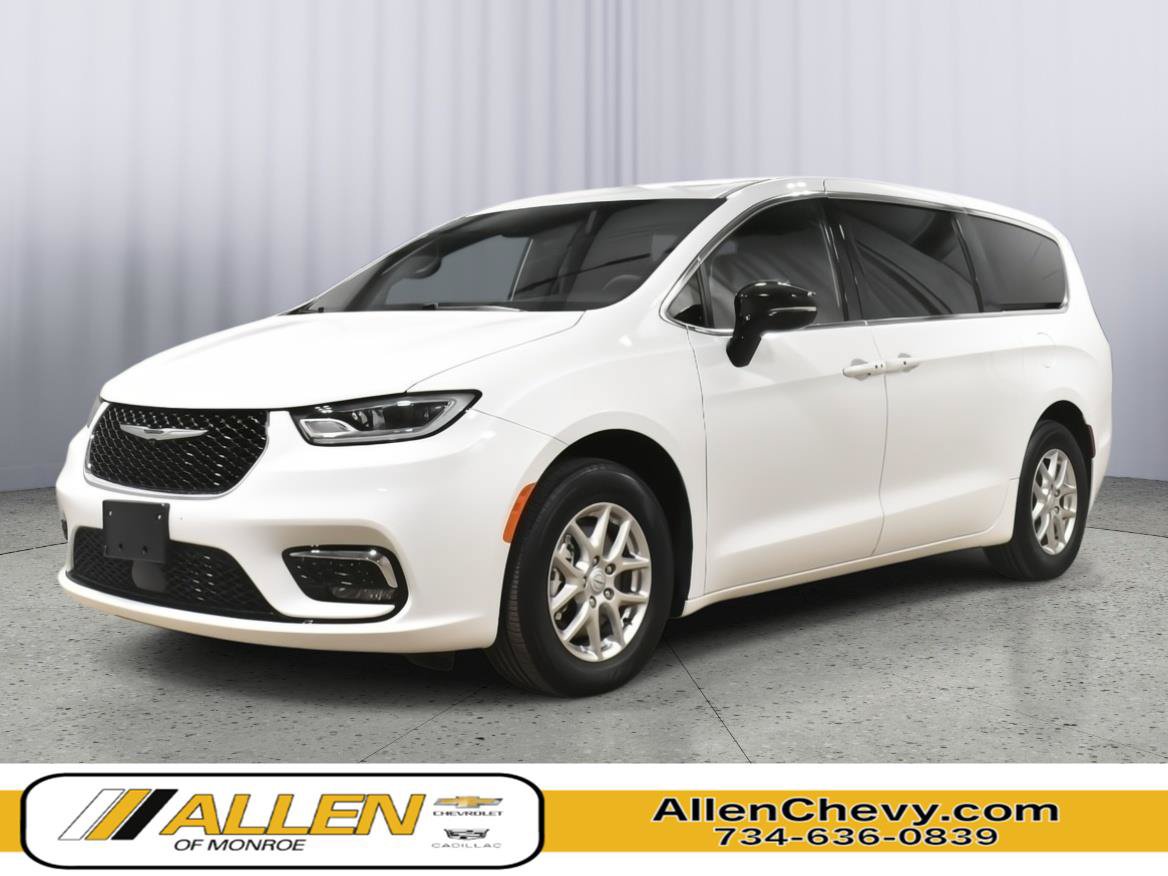 Used 2025 Chrysler Pacifica Select FWD image 1