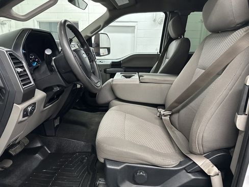 Used 2017 Ford F250 XLT w/ Snow Plow Prep Package image 22