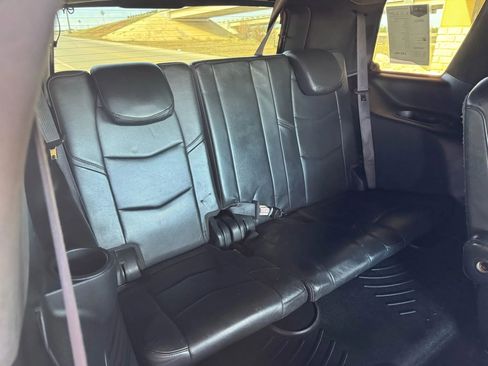 Used 2019 Cadillac Escalade Platinum image 29