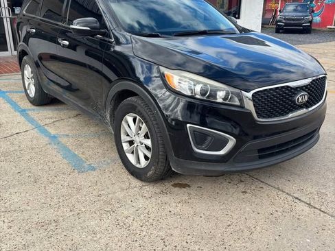 Used 2017 Kia Sorento L image 3