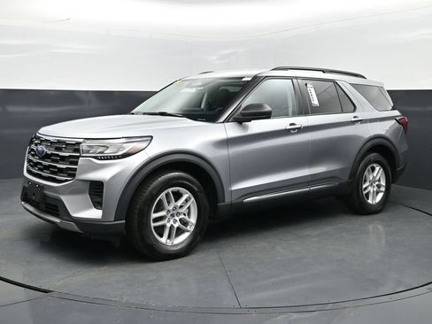 Used 2025 Ford Explorer Active RWD image 1
