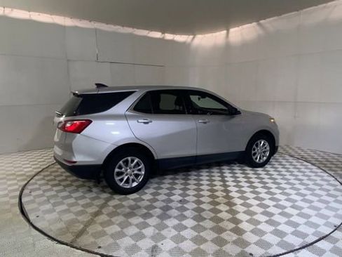 Used 2020 Chevrolet Equinox LT w/ Driver Convenience Package FWD image 3