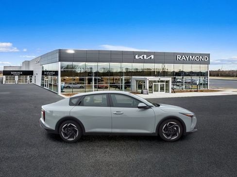 Used 2025 Kia K4 EX FWD image 2