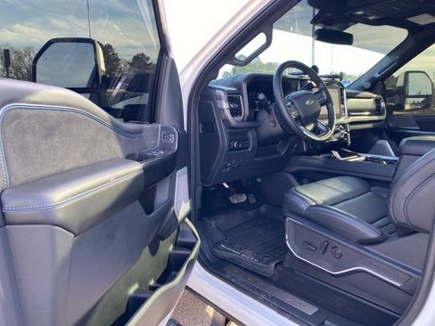 Used 2025 Ford F250 Platinum image 10