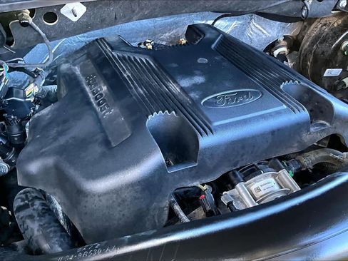 Used 2018 Ford Expedition Limited image 32