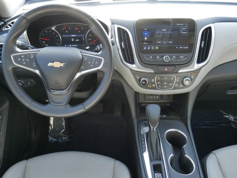 Used 2020 Chevrolet Equinox Premier image 16