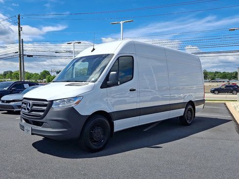 Used 2024 Mercedes-Benz Sprinter 2500 image 3