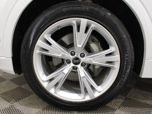 Used 2023 Audi Q8 Premium w/ Convenience Package AWD/4WD image 10