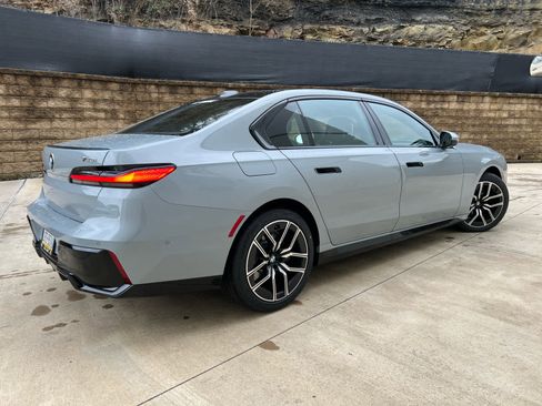 Used 2025 BMW 740i xDrive w/ Premium Package image 3