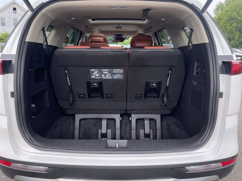 Used 2024 Kia Carnival SX Prestige image 11