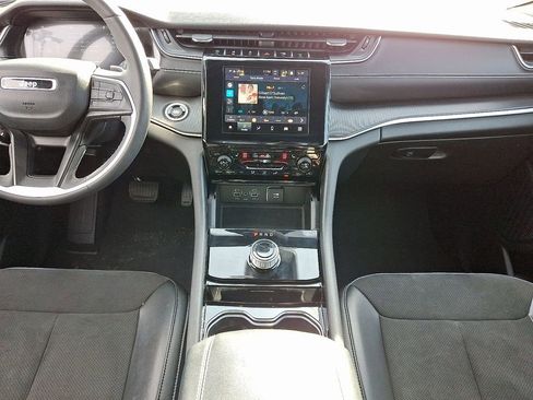 Used 2023 Jeep Grand Cherokee Altitude image 16