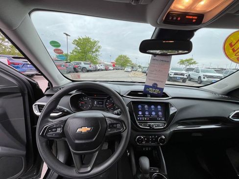 Used 2022 Chevrolet TrailBlazer LT w/ Convenience Package FWD image 37