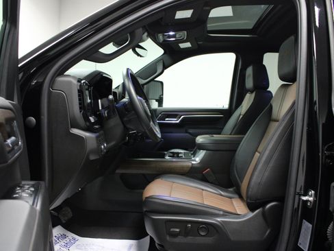 Used 2024 Chevrolet Silverado 2500 High Country w/ Technology Package AWD/4WD image 12