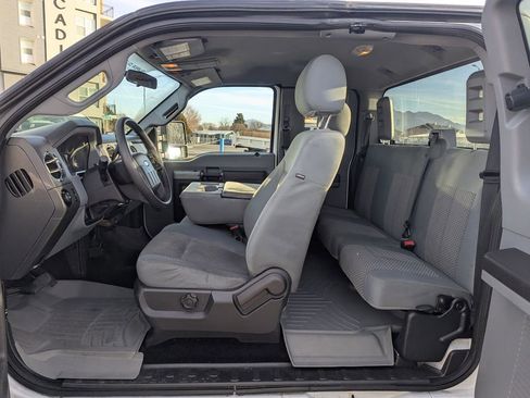 Used 2015 Ford F350 XLT w/ Snow Plow Prep Package image 32