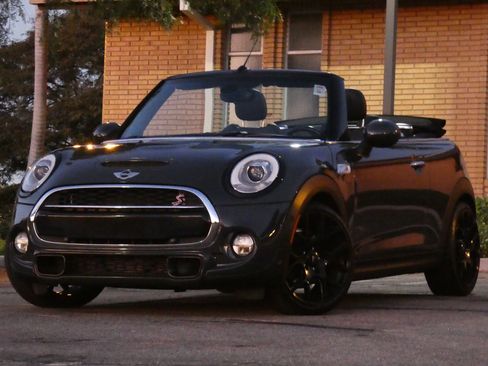 Used 2018 MINI Cooper S image 3