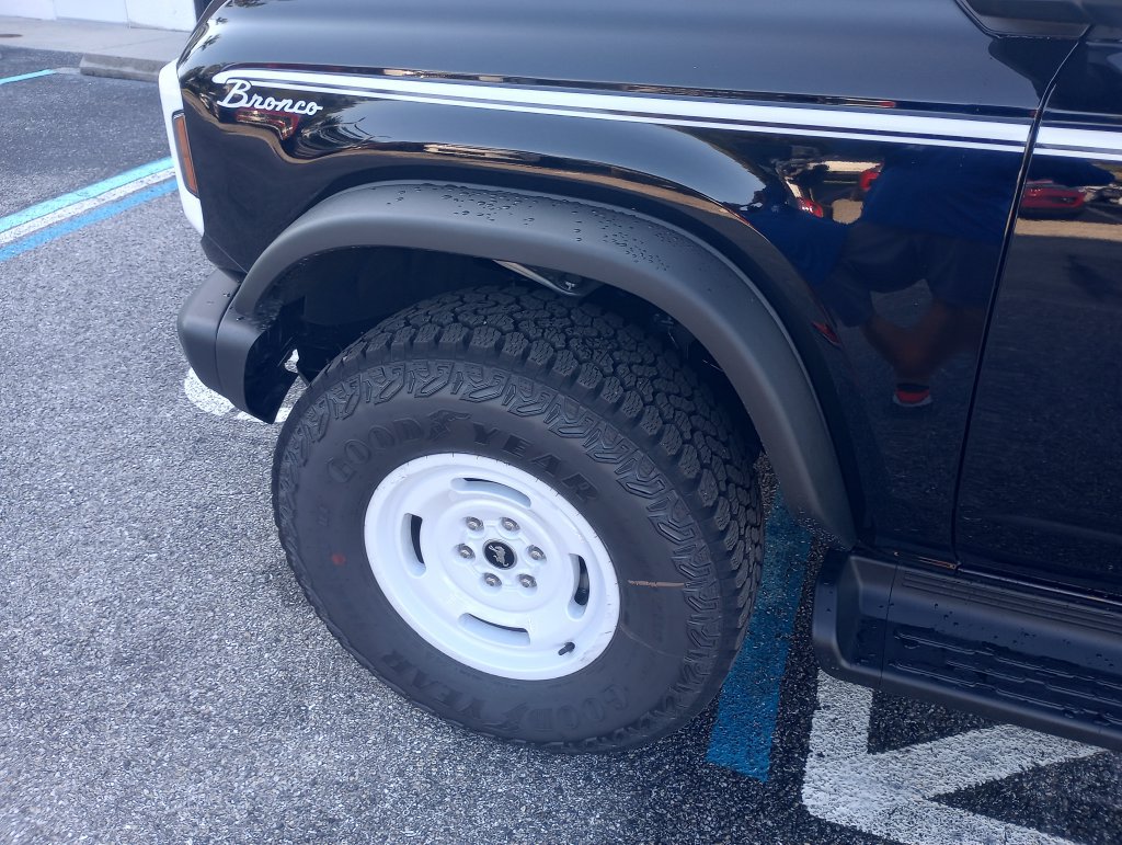 New 2026 Ford Bronco Heritage Edition AWD/4WD image 5