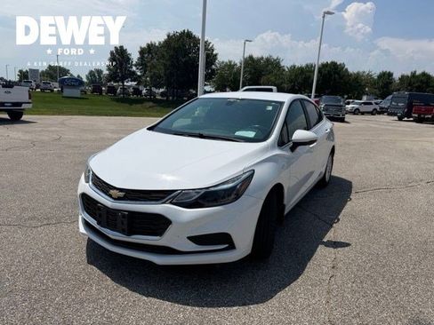Used 2017 Chevrolet Cruze LT w/ Convenience Package FWD image 5