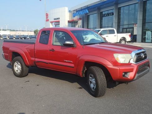Used 2013 Toyota Tacoma 4x4 Access Cab w/ SR5 Pkg image 2