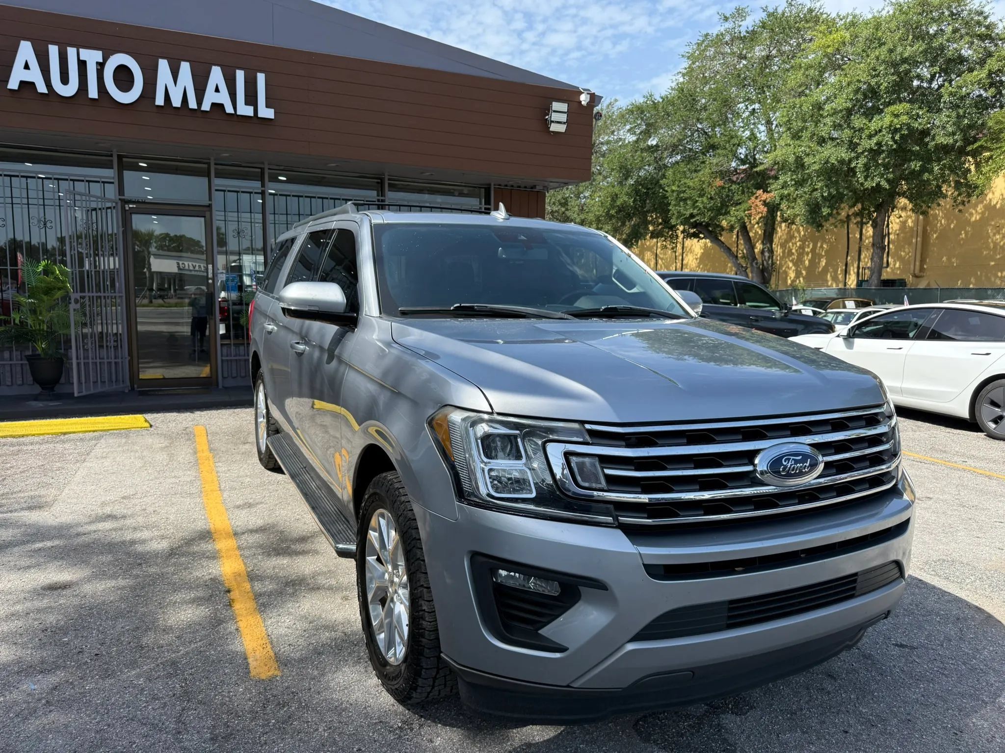 Used 2020 Ford Expedition Max XLT w/ Equipment Group 202A RWD image 3