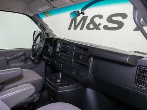 Used 2017 Chevrolet Express 3500 LT w/ LT Preferred Equipment Group RWD image 17