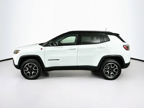 Used 2025 Jeep Compass Trailhawk AWD/4WD image 4