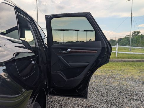 Used 2018 Audi Q5 2.0T Premium Plus w/ Premium Plus Package AWD/4WD image 12