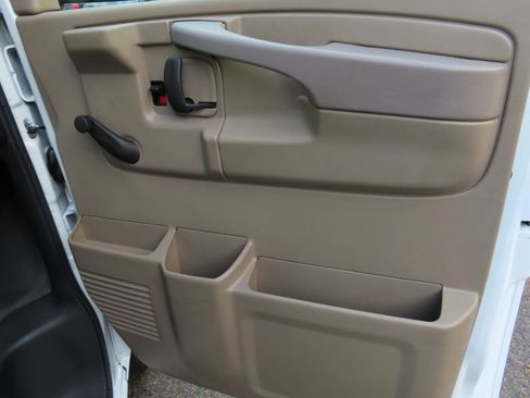 Used 2012 Chevrolet Express 2500 RWD image 22