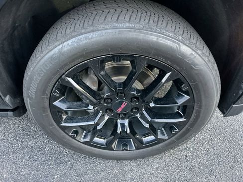 Used 2023 GMC Yukon XL Denali image 13